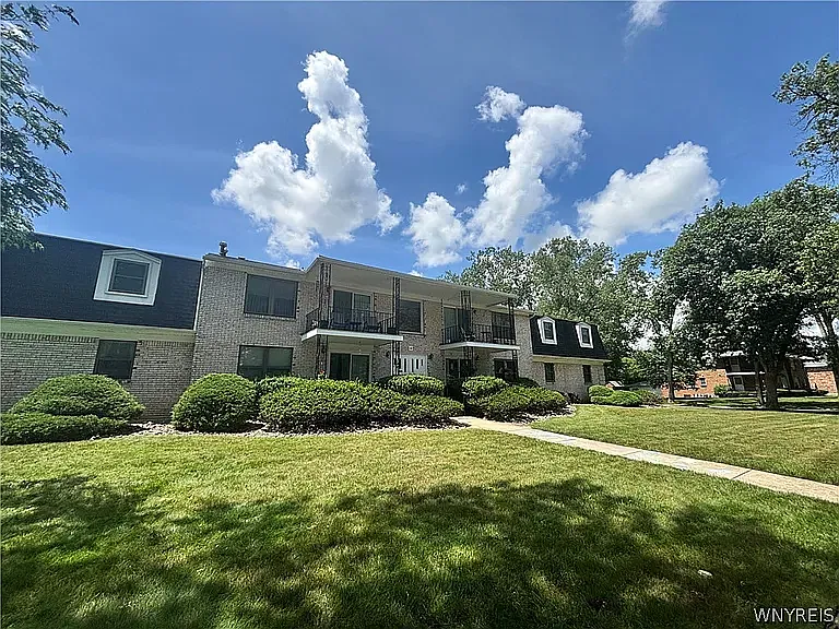 2 bed, 1.5 bath, 1188 sqft, $1,599 — Photo 2