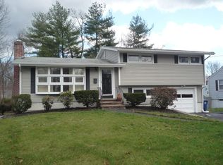 12 Bagley Rd, Warwick, RI 02888