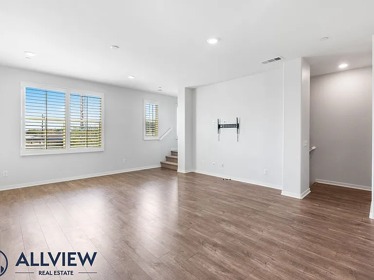 1531 E Lincoln Ave — Photo 4