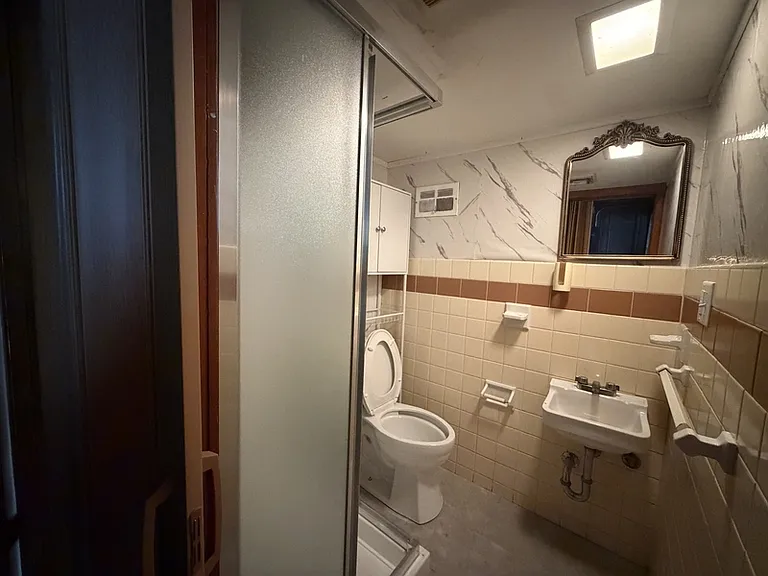1187 Golden Gate Blvd — Photo 10