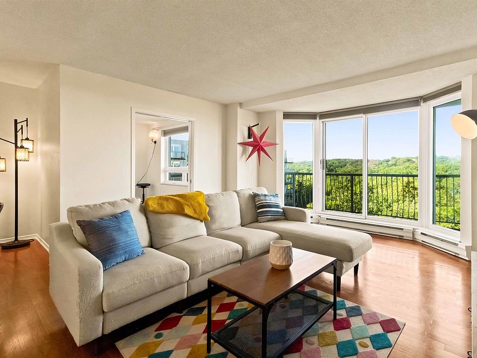 1st image of 30 Brookdale Cres #810