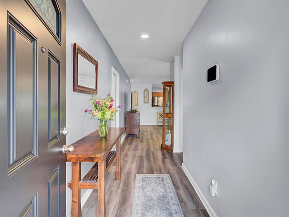 3rd image of 301 Salkahatchie St