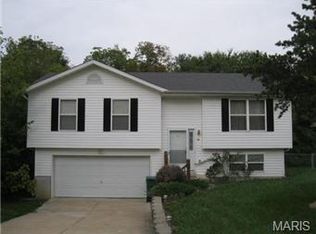 230 Oakborough Dr, Lake Saint Louis, MO 63367