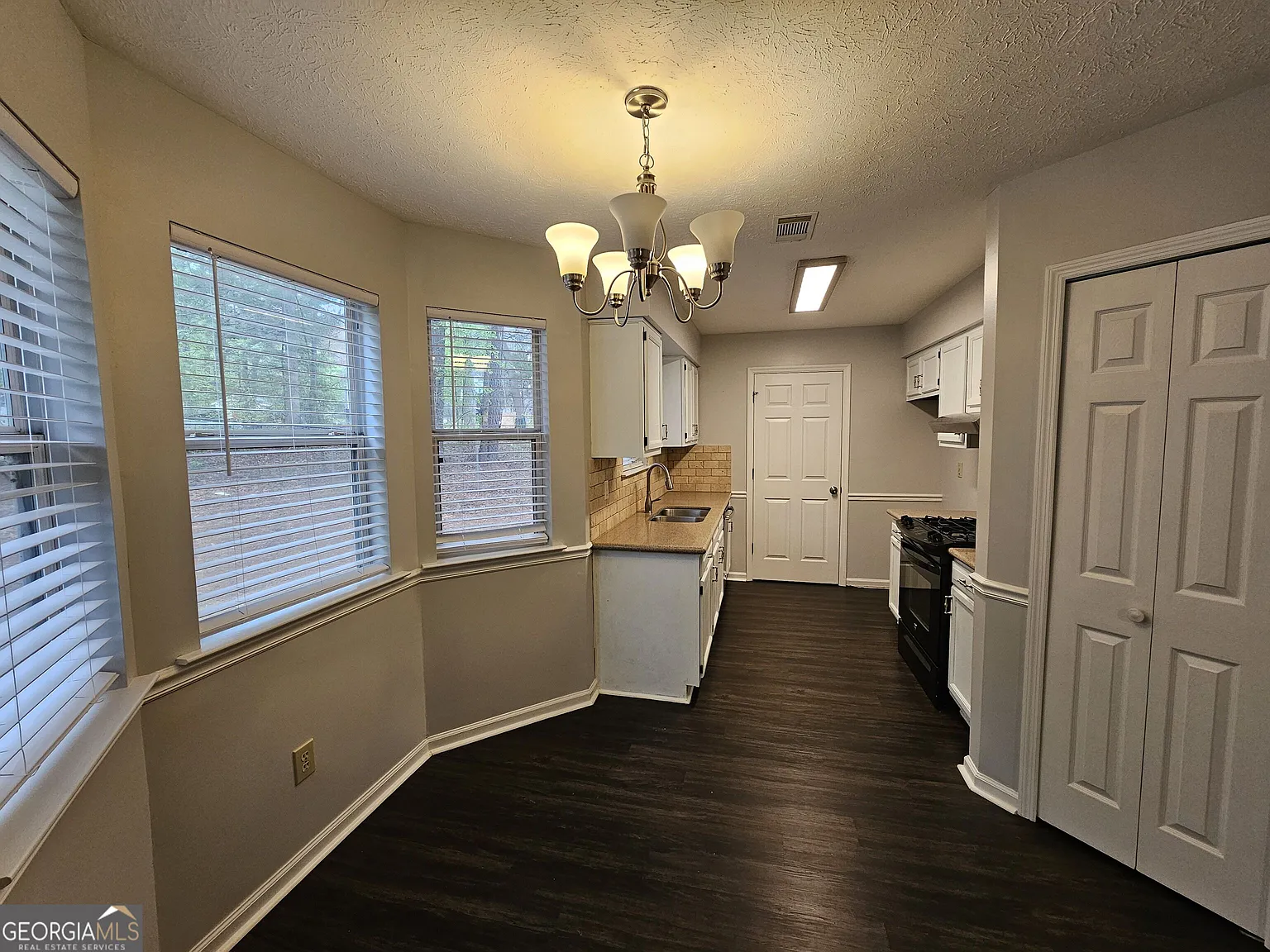 3 bed, 2.0 bath, 1116 sqft, $1,875 — Photo 3