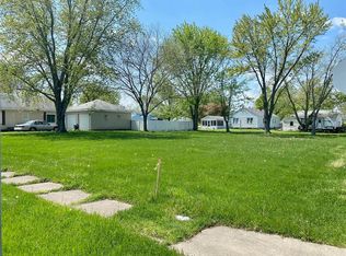 Magnolia St, Three oaks, MI 49128