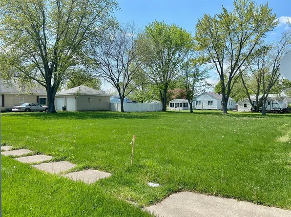 Magnolia St, Three Oaks, MI 49128