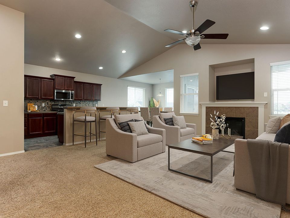 1st image of 766 NW Green Forest Cir