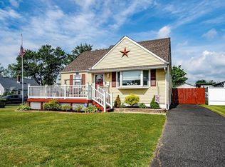 152 School House Ln, Brookhaven, PA 19015