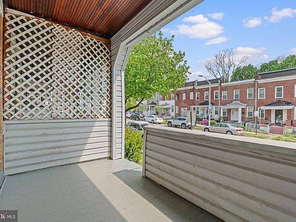 5th image of 2722 Baker St