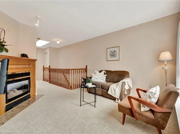 175 Fiddlers Green Rd #5, Hamilton, ON L9G 4X7