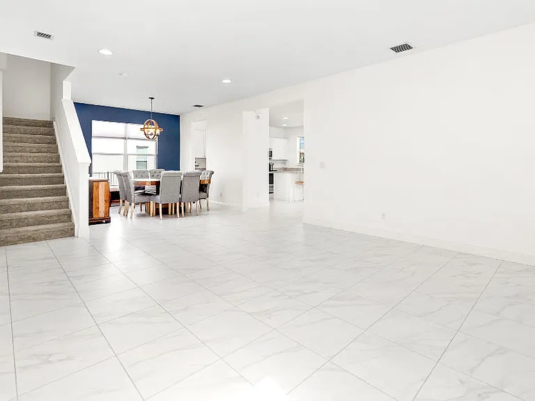 2011 NW Cataluna Cir — Photo 5