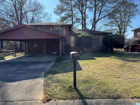 135 Merrimont Dr, Bessemer, AL 35023