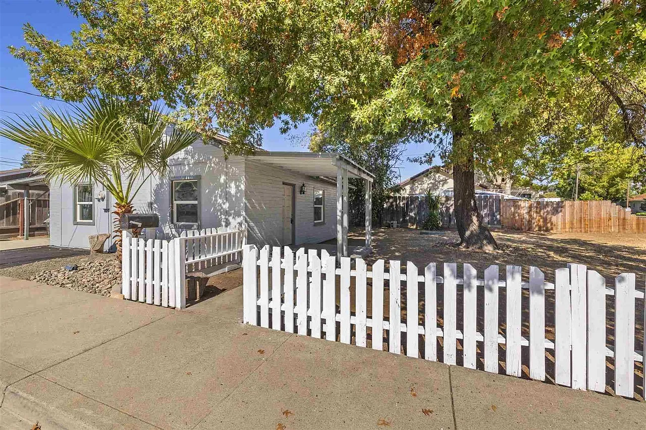 152 N Bryan Ave photo 1
