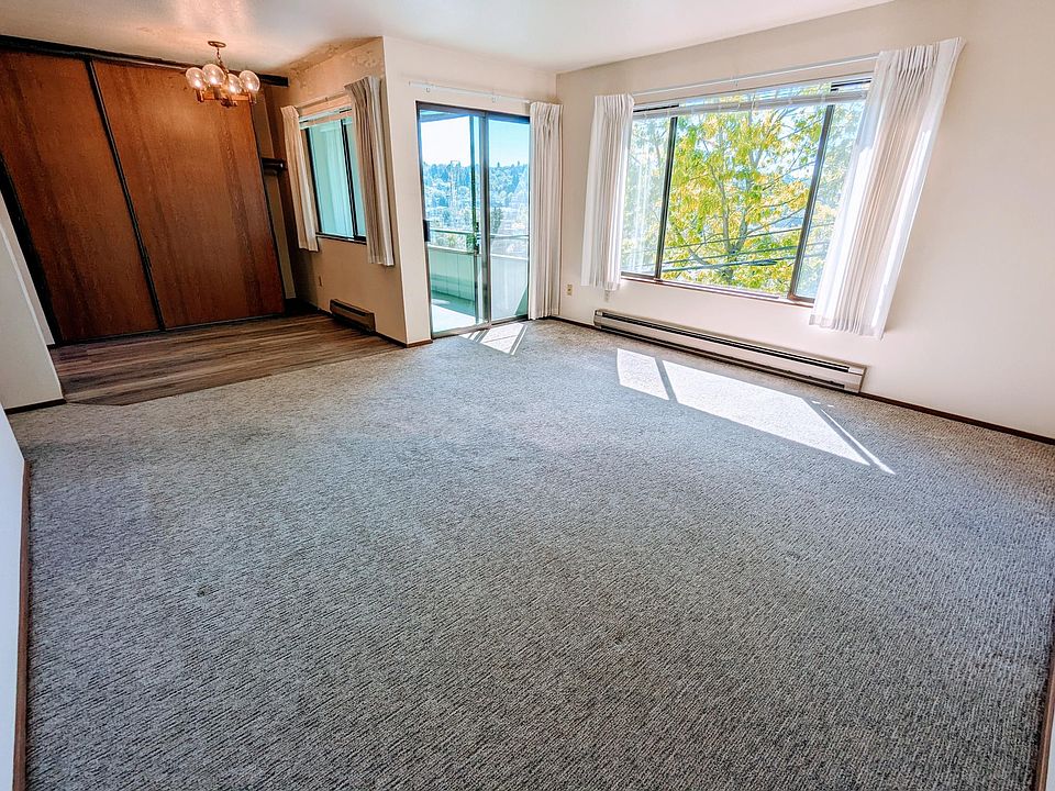 Living room view of Queen Anne