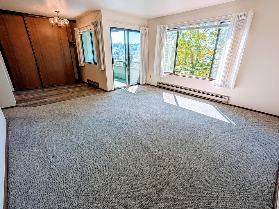 Living room view of Queen Anne