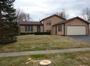 955 Buffalo Creek Dr, Lake Zurich, IL 60047