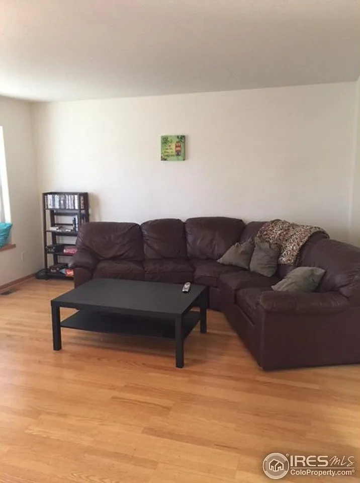 4 bed, 3.5 bath, 1256 sqft, $800 — Photo 1