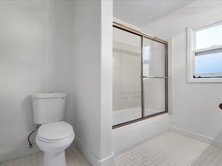 Clinton Ave 2103 — Photo 9