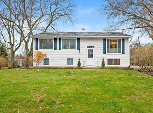 2506 Oakwood Dr, Valparaiso, IN 46383
