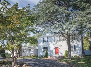 6 Ralls Dr, Cranston, RI 02920