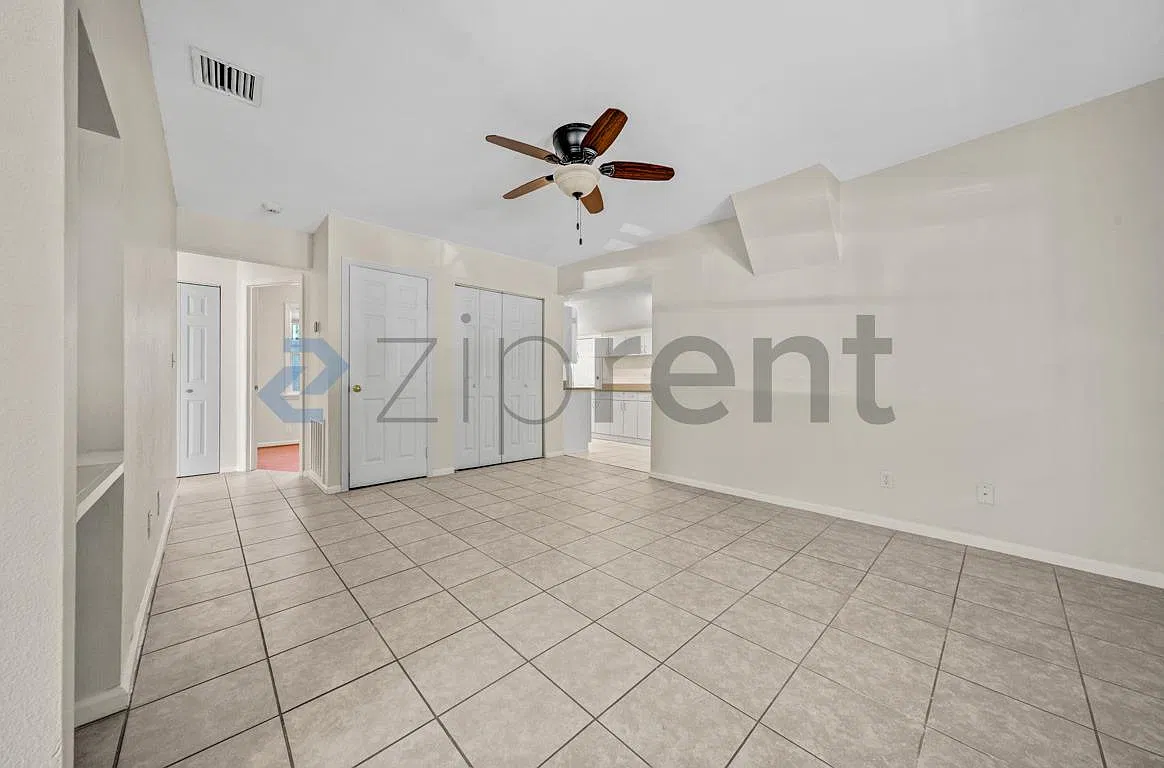 3 bed, 1030 sqft, $2,300 — Photo 4