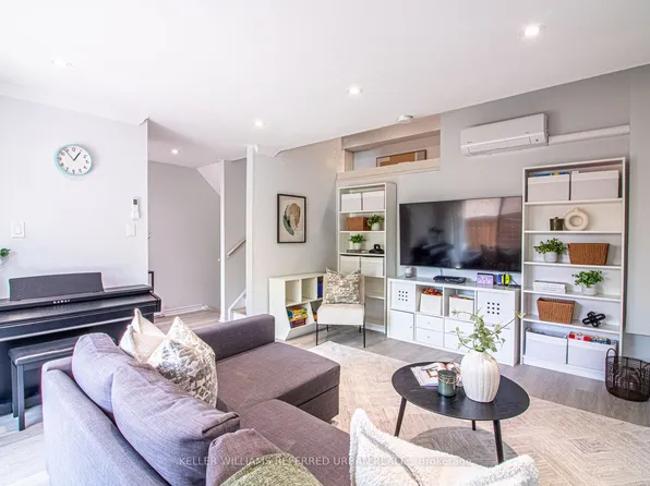 60 Springfair Ave, Aurora, ON L4G 3M2