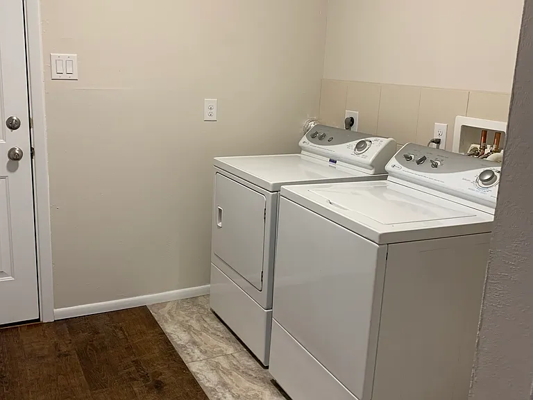 1810 Santiago Ave #1810 — Photo 5