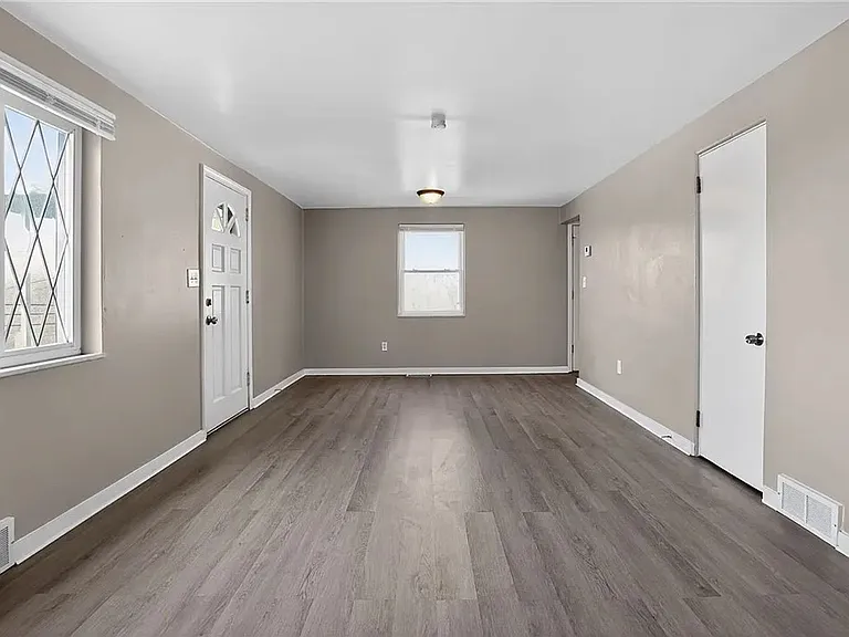 8030 Lincoln Rd — Photo 2