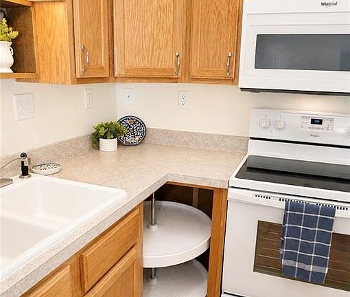 5th image of 2651 NW Barry Rd Unit 301
