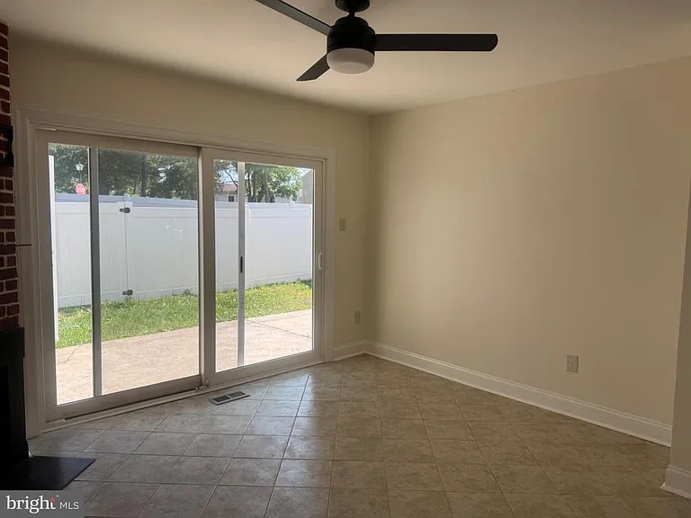 220 Deerpark Ct — Photo 12