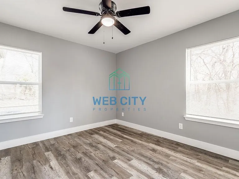 3207 Mallory Dr — Photo 8