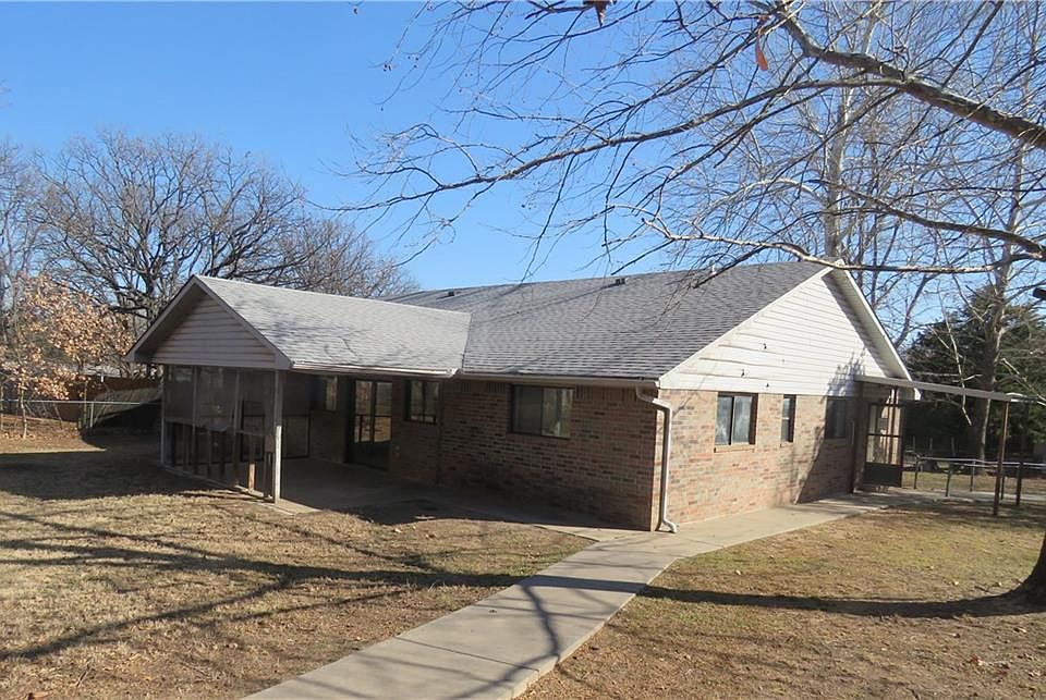 1st image of 28 Country Creek Dr