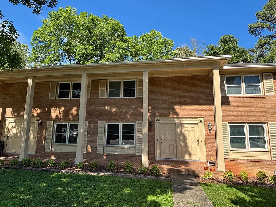 128 Hillcrest Dr