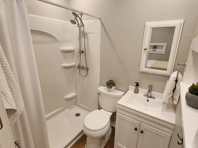490 E Stanford St #B — Photo 5