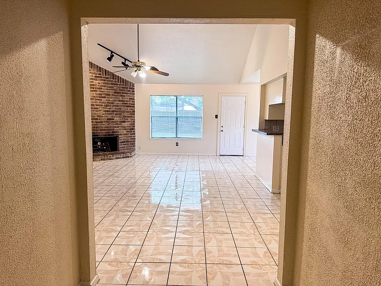 14418 Moorfield Dr — Photo 10