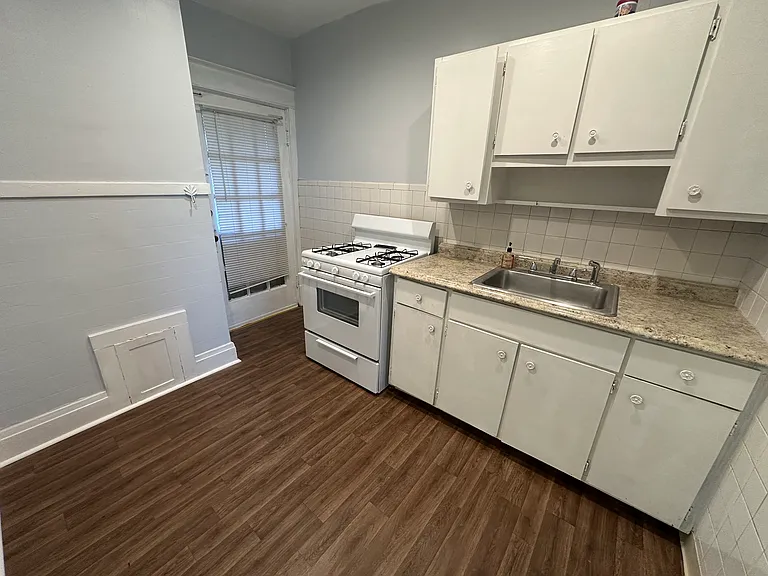 422 Skillen St #10 — Photo 2
