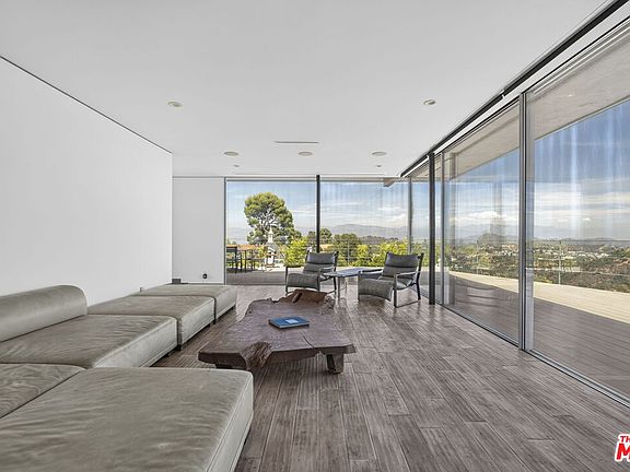 5th image of 9012 Crescent Dr