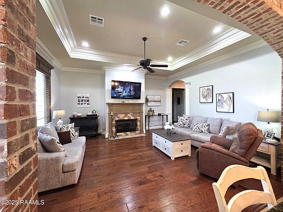 3rd image of 102 Bayou Parc Dr