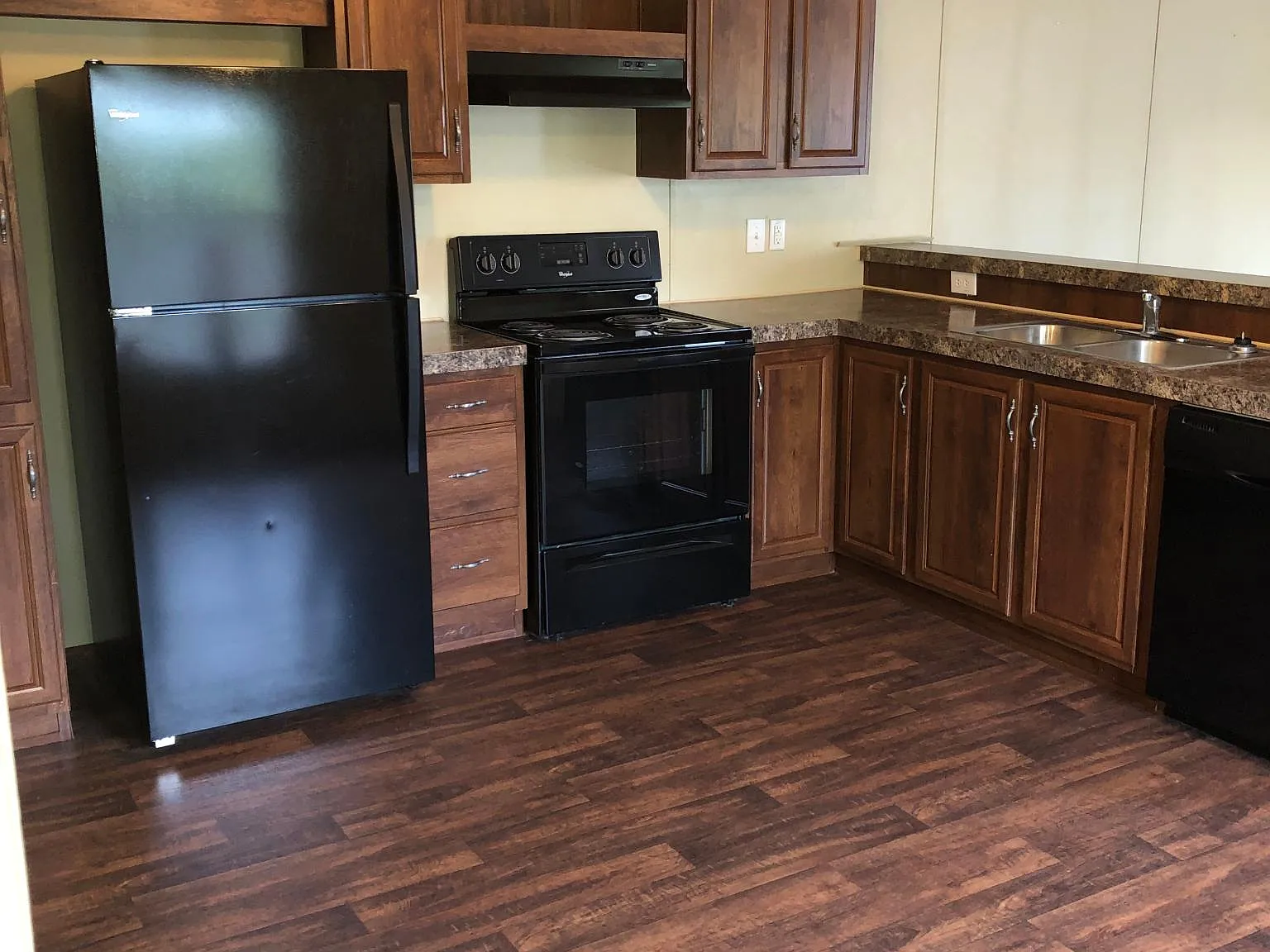 155 Elaine Dr — Photo 4
