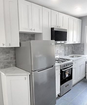 2nd image of 135 Valentine St APT 3
