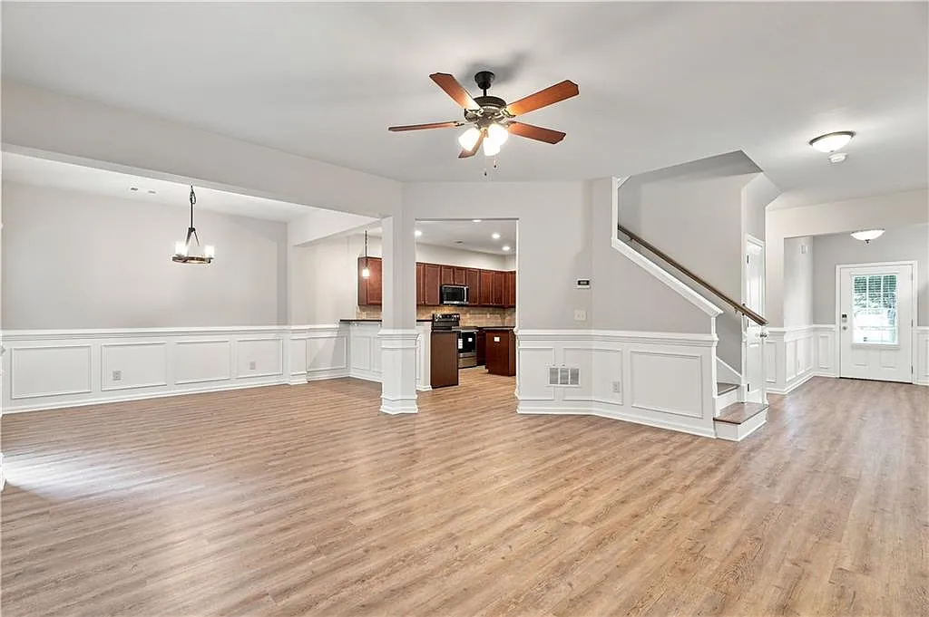 3 bed, 2.5 bath, 2076 sqft, $2,350 — Photo 3