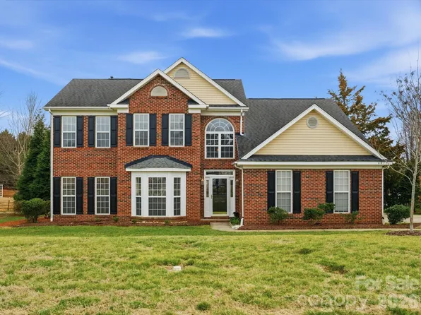 6017 Lowergate Dr, Waxhaw, NC 28173
