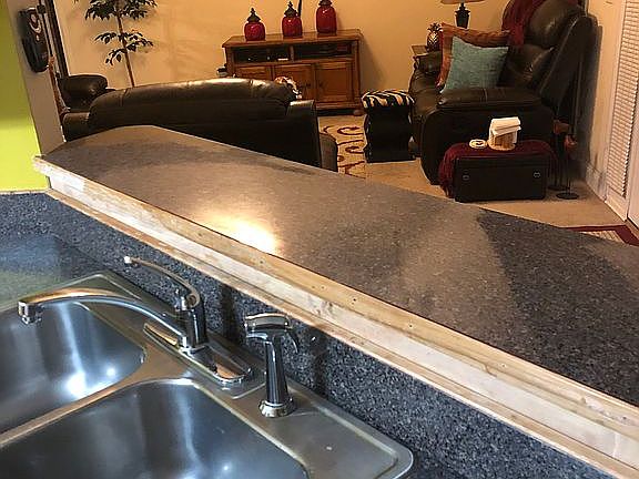 Kitchen sink/BF BAR counter 