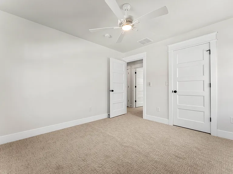 4835 N Mitchell St — Photo 28