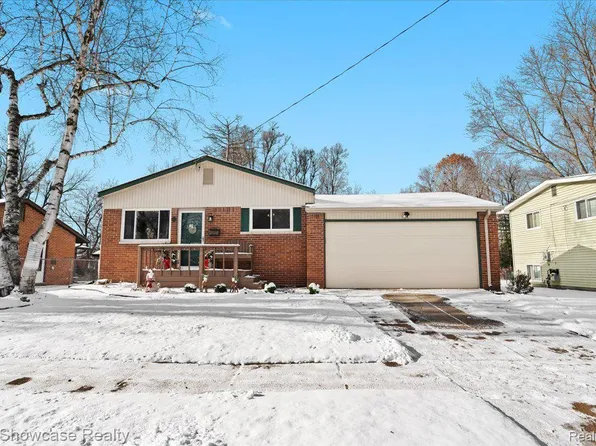 115 N Corbin St, Holly, MI 48442