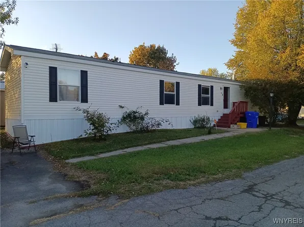 49 Sandybrook Dr, Hamlin, NY 14464