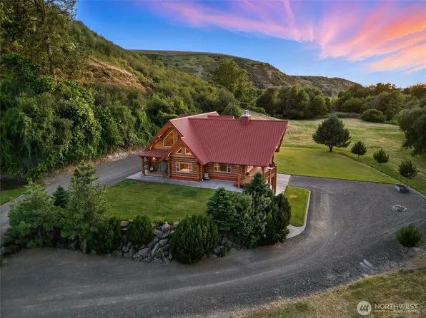 1025 Orchard Street, Waitsburg, WA 99361