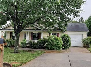 111 Newbury Dr, Mooresville, NC 28115