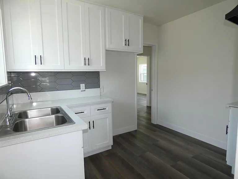 11820 State St — Photo 5