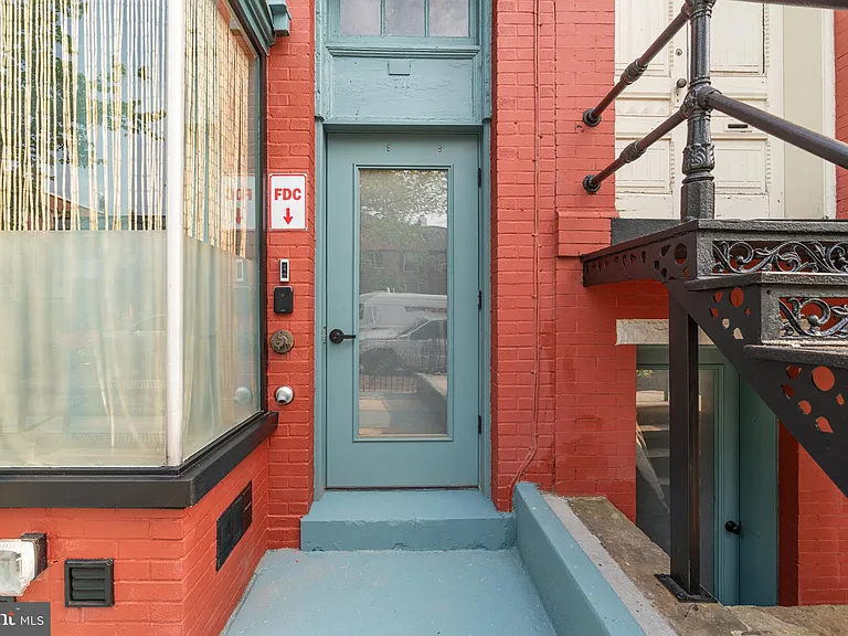 711 G St SE — Photo 6